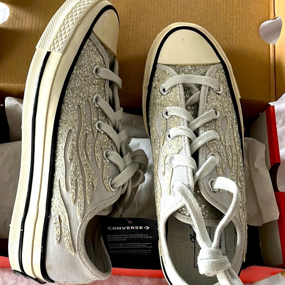 NWT Converse silver glitter flames NWT Women 5.5 or kids 3.5 Photon Dust